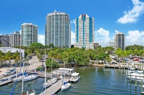 Marina - Coconut Grove Fashion Loft · Pool & Backyard · Walkable (Miami)
