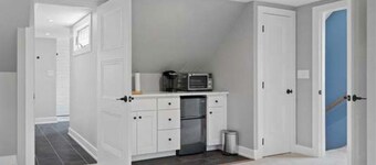 Charming 1-bedroom apartment on a quiet street, one mile from Princeton campus