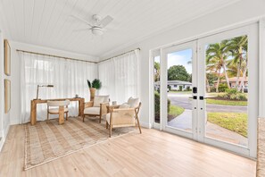 Interior - Sea Breeze Retreat, 2 Homes Near Beach & Dining (Delray Beach)