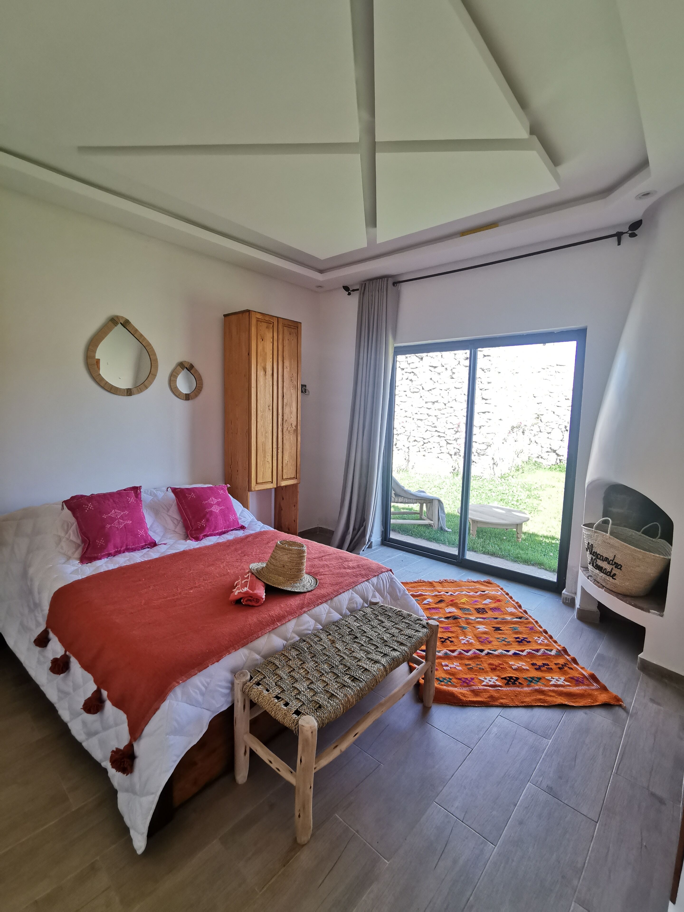 Iron/ironing board, internet, bed sheets