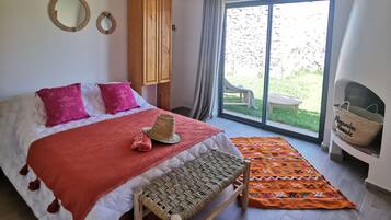 Iron/ironing board, internet, bed sheets