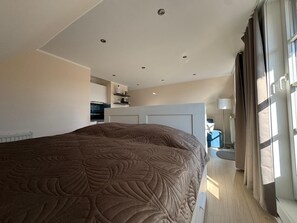 1 bedroom, WiFi, bed sheets - Vacation Rental Near the Beach with a Balcony in the Town Center (Ahrenshoop)