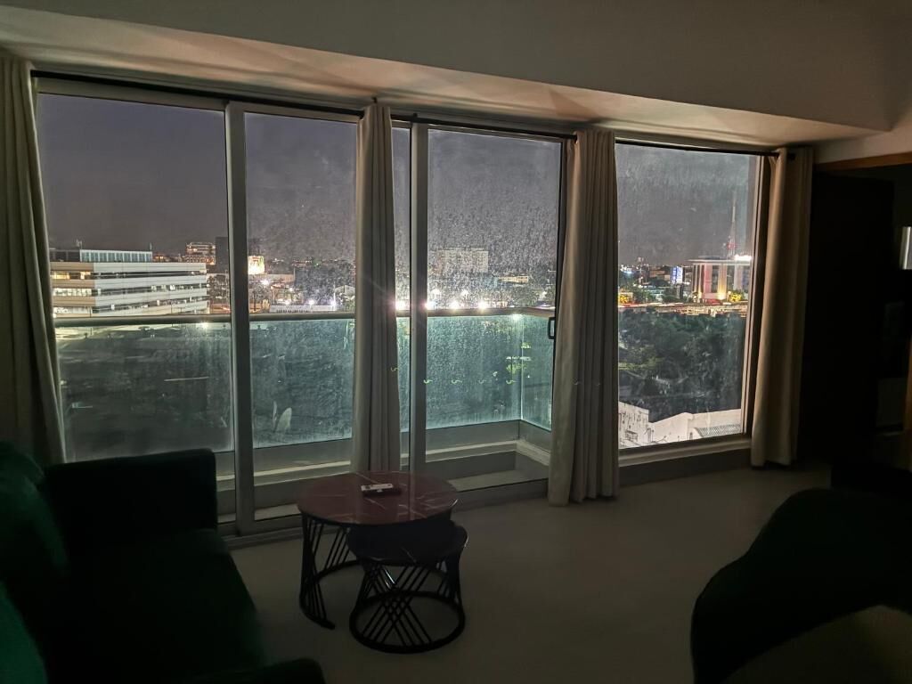 Apartemen, balkon, pemandangan kota | Area keluarga