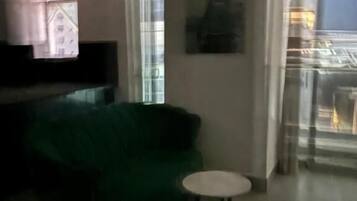 Apartemen, balkon | Area keluarga