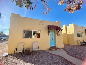 Exterior - Tifany blue door cotage with AC in Phoenix E (Phoenix)