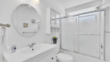 Dusche, Haartrockner, Shampoo
