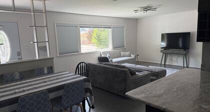 Lovely 3-bedroom house in Colorado Springs. Close to MANY attractions!