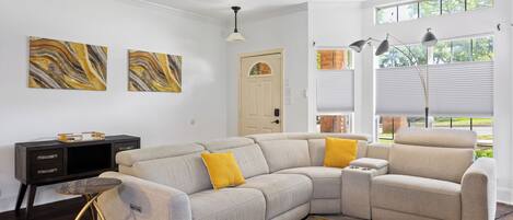 Smart TV, fireplace