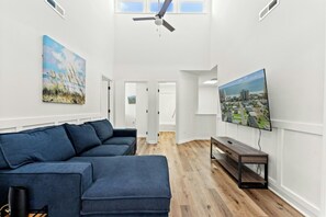 Smart TV - Endless Summer - Cherry Grove - 1 Block from Beach (North Myrtle Beach)