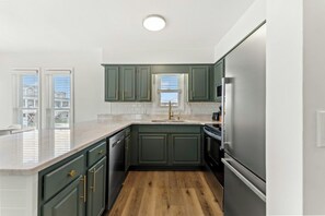 Fridge, microwave, oven, stovetop - Endless Summer - Cherry Grove - 1 Block from Beach (North Myrtle Beach)