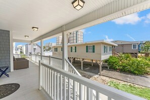 Terrace/patio - Endless Summer - Cherry Grove - 1 Block from Beach (North Myrtle Beach)