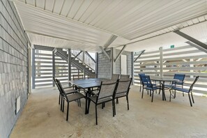 Outdoor dining - Endless Summer - Cherry Grove - 1 Block from Beach (North Myrtle Beach)