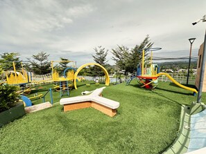 Children’s area - Charming Modern Family Home near Beach & City! Pool Access & Casa Club! (Zaragoza)