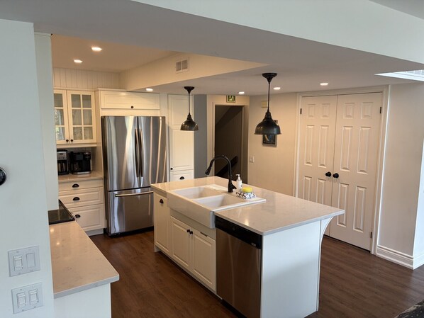 Private kitchen - Sierra Peaks- Walk to Blue Mtn Village, Sleeps 8 (The Blue Mountains)