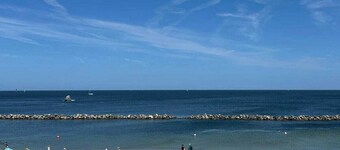 Close to the beach, quiet, sunset balcony and free parking with barrier.
