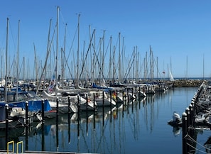Marina - Close to the beach, quiet, sunset balcony and free parking with barrier. (Kiel)