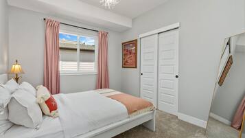 3 bedrooms, individually decorated, individually furnished, desk