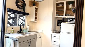 Paper towels - Chic Urban Private Studio w/Garage & EV Charger (Rosarito)