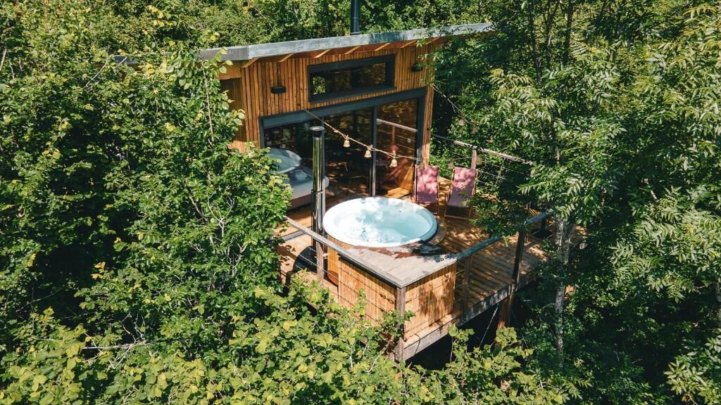 Comfort Suite | Outdoor spa tub