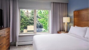 2 bedrooms, iron/ironing board, free WiFi, bed sheets - Charming 2-bedroom Villa in beautiful Avon at the Sheraton Lakeside Terrace (Avon)
