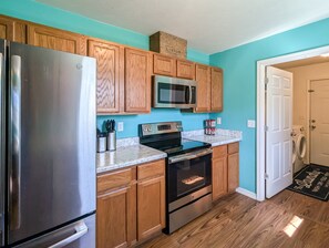 Private kitchen - Sugar Hill Home ~ simple & quiet 3BR near town (Mountain View)