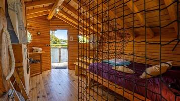 Cabin, Overwater