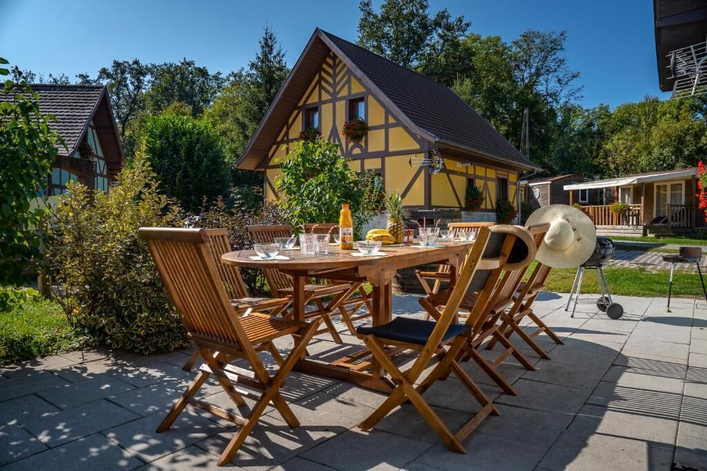 Chalet Signature, 4 chambres, côté jardin | Restauration extérieure