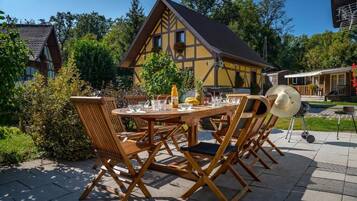 Chalet Signature, 4 chambres, cÎté jardin | Restauration extérieure