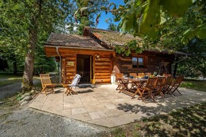 Chalet tradicional, 5 habitaciones | Restaurante al aire libre