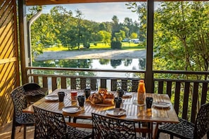 Outdoor dining - Camping Alsace Les Castors (Burnhaupt-le-Haut)