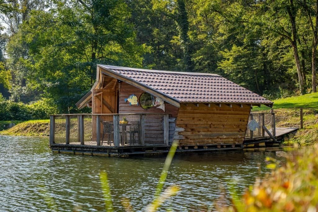 小屋, 水上 | 外观