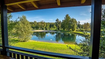 Deluxe Chalet, 3 Bedrooms, Private Bathroom, Lake View | Property grounds