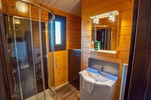 Chalet clásico, 2 habitaciones | Baño