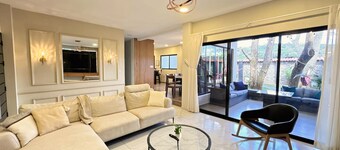Luxury Villa w/ Private Gym ; Sleeps 19 ; 10 Beds