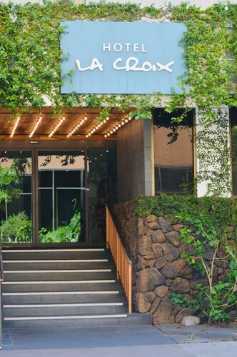 Premium Kalākaua Haus Kitchenette