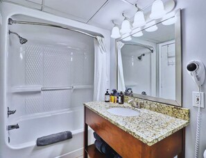 Towels - 1BR Oceanfront Paradise @Camelot! (Myrtle Beach)