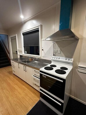 Private kitchen - Kuirau's Nest ( Your lake Road Escape ) (Rotorua)