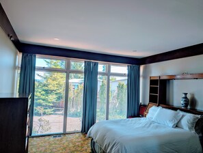 Iron/ironing board, WiFi, bed sheets - Lighthouse Cozy Lodge - Beach Access, Pool (Deep Bay)