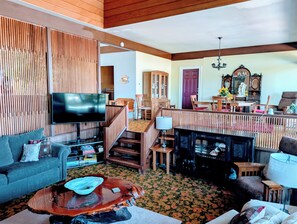Living area - Lighthouse Cozy Lodge - Beach Access, Pool (Deep Bay)