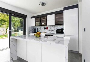 Microwave, oven, stovetop, dishwasher - Holiday house LAVANDA with pool and panoramic seaview (Risika)
