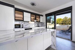 Microwave, oven, stovetop, dishwasher - Holiday house ROSEMARY with pool and panoramic seaview (Risika)