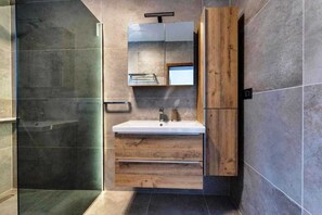 Hair dryer, towels - Holiday house ROSEMARY with pool and panoramic seaview (Risika)