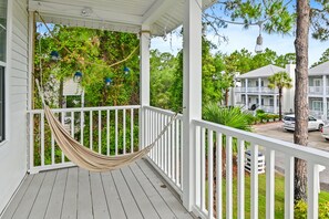 Property grounds - Pet Friendly - Public Beach-3 Minute Bike Ride '1 Salty Seattitude` (Santa Rosa Beach)