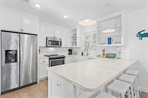 Fridge, microwave, oven, stovetop - Pet Friendly - Public Beach-3 Minute Bike Ride '1 Salty Seattitude` (Santa Rosa Beach)