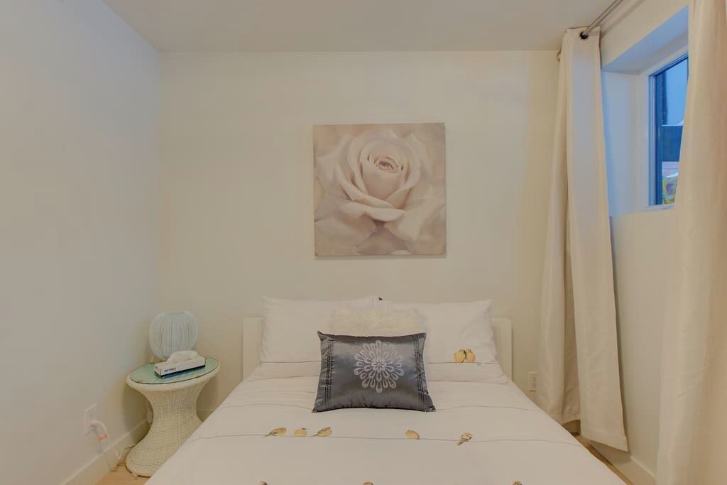 Iron/ironing board, travel cot, WiFi, bed sheets
