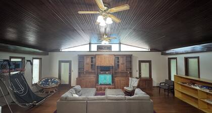 Family and Pet Friendly Home in Benton, AR