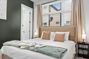 Iron/ironing board, Internet, bed sheets - Rooftop Townhome Bishop Arts Garage sleeps 8 (Dallas)