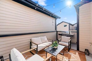Property grounds - Rooftop Townhome Bishop Arts Garage sleeps 8 (Dallas)