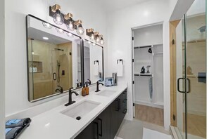 Shower, towels, soap, toilet paper - Rooftop Townhome Bishop Arts Garage sleeps 8 (Dallas)