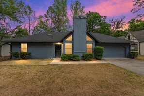 Exterior - Stylish 3/2 UF Retreat w/ Foosball Game Room & King Suite: 1 Mile to UF Stadium (Gainesville)